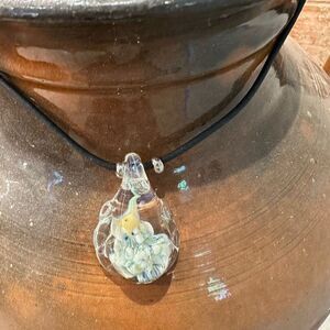 Vintage 90s hand blown glass elephant pendant necklace 🐘